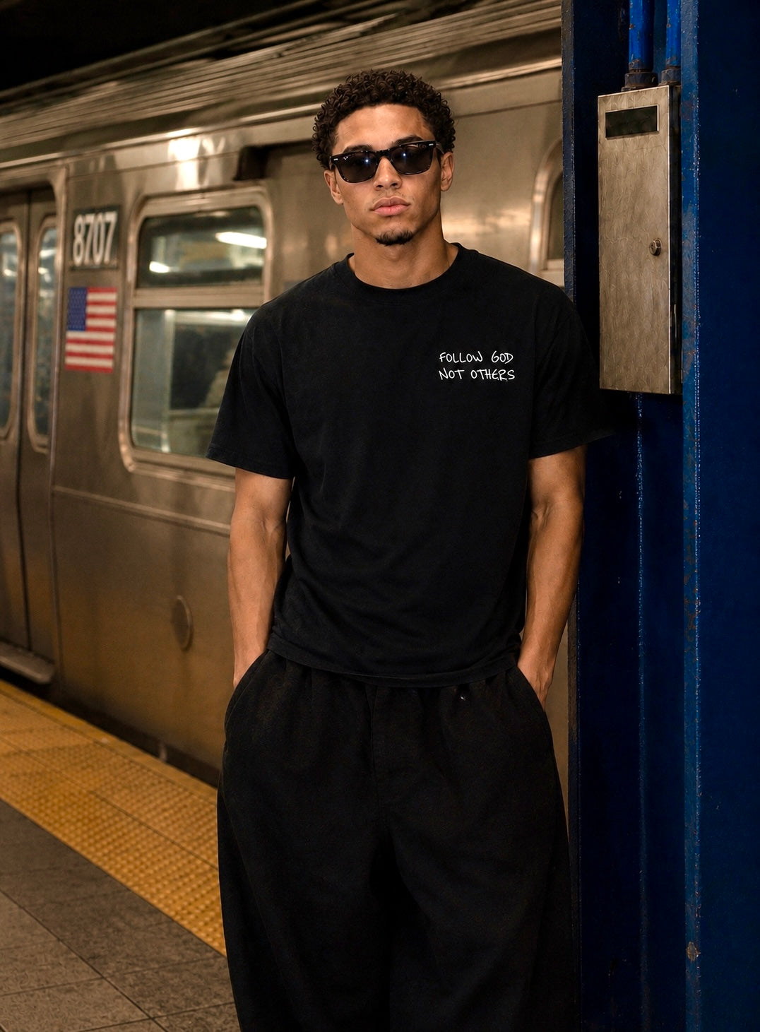 ICONIC TEE